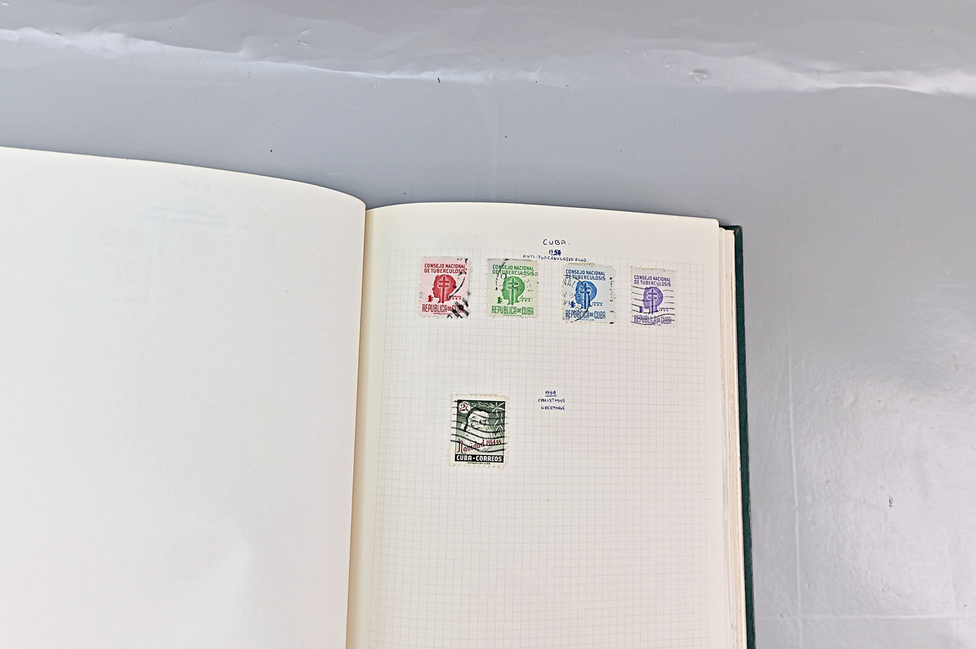 6618 World Stamp Album. Early to Modern. Ireland, Denmark, Czech. 73 Images