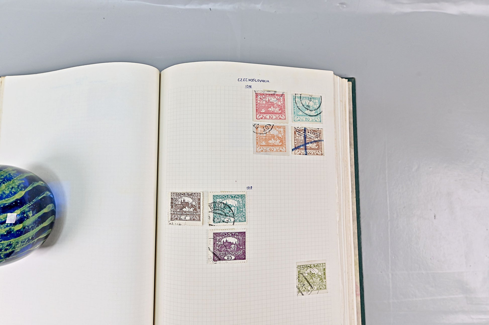 6618 World Stamp Album. Early to Modern. Ireland, Denmark, Czech. 73 Images