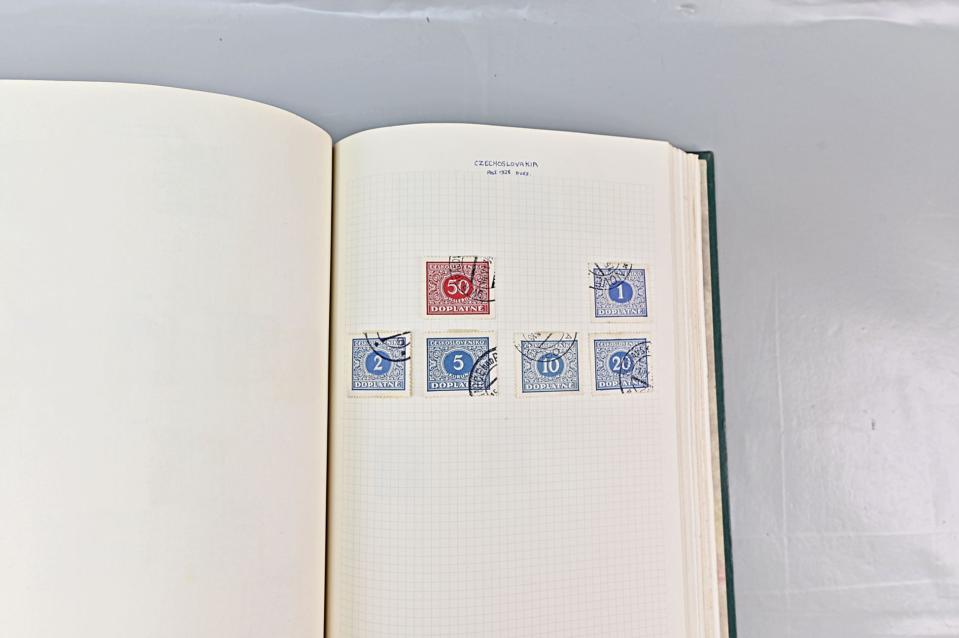 6618 World Stamp Album. Early to Modern. Ireland, Denmark, Czech. 73 Images