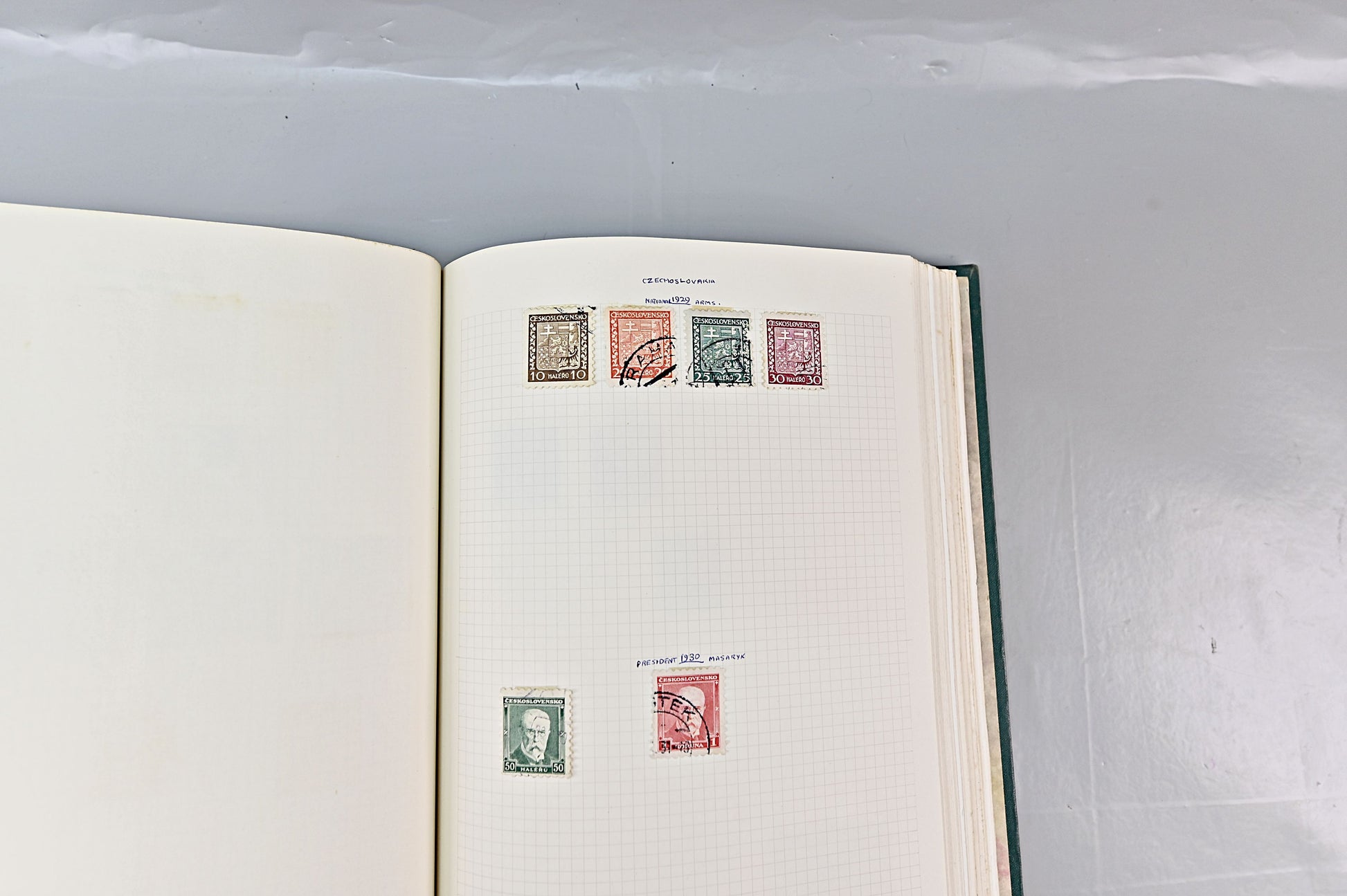 6618 World Stamp Album. Early to Modern. Ireland, Denmark, Czech. 73 Images