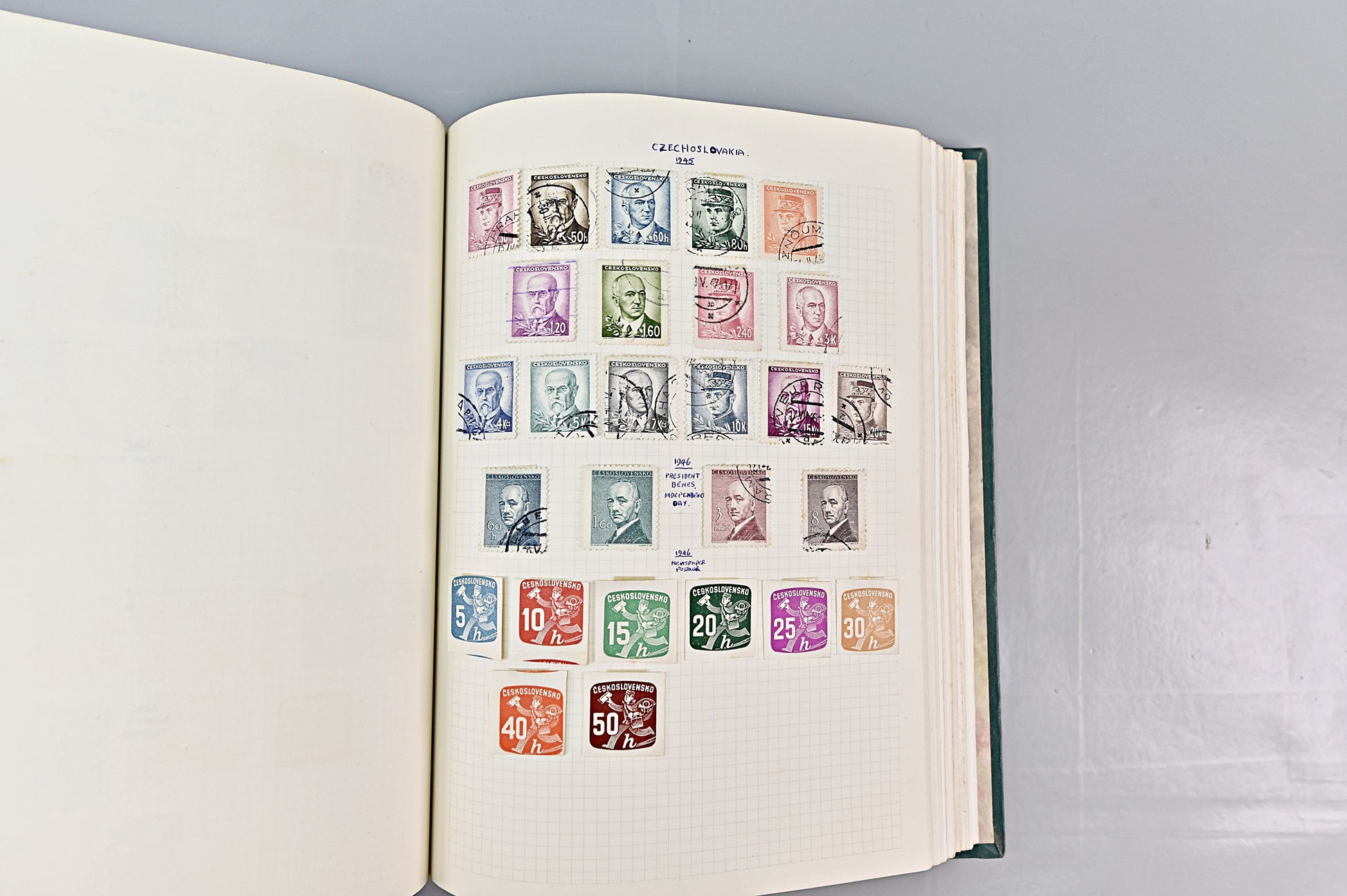 6618 World Stamp Album. Early to Modern. Ireland, Denmark, Czech. 73 Images