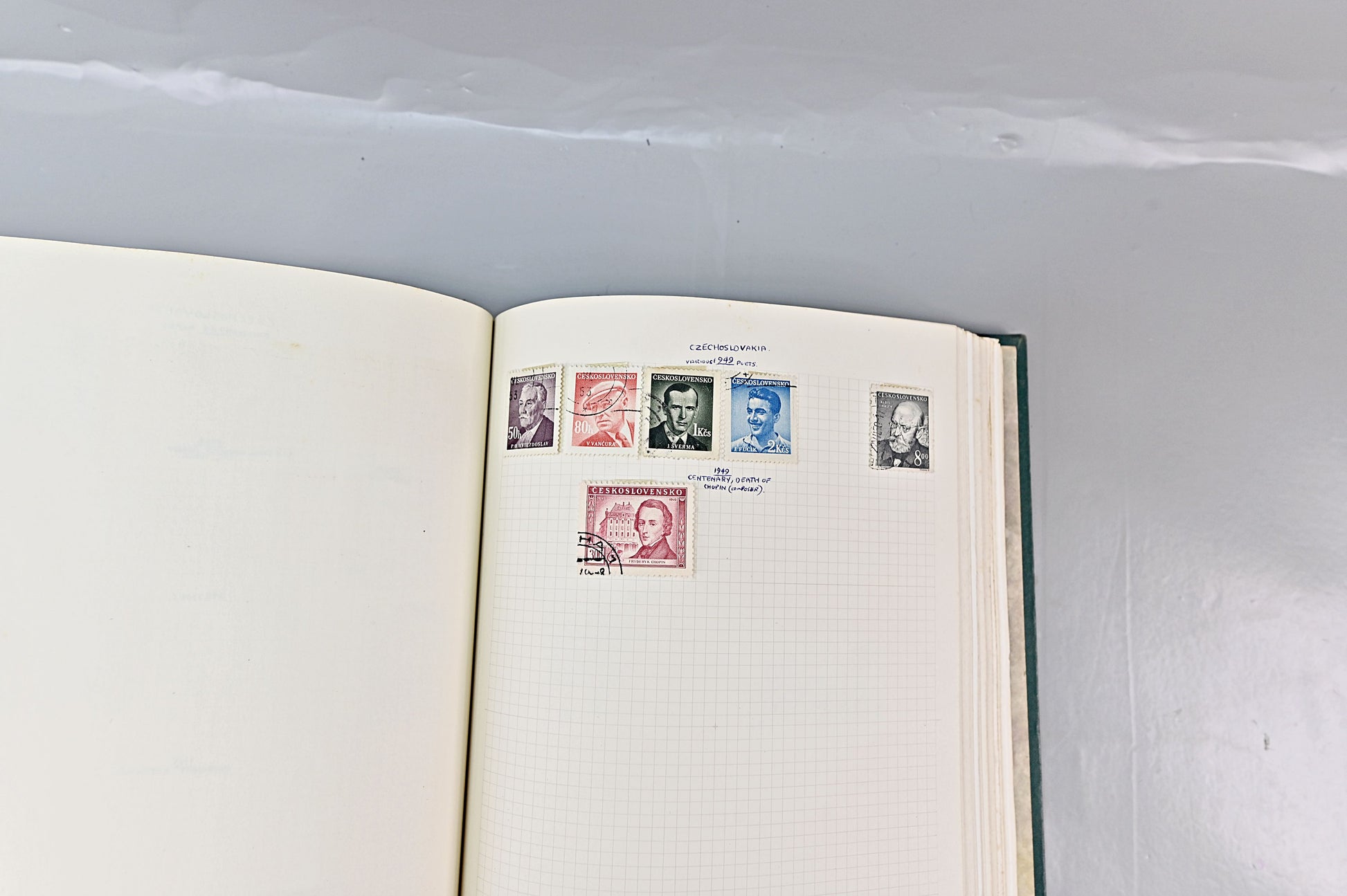 6618 World Stamp Album. Early to Modern. Ireland, Denmark, Czech. 73 Images