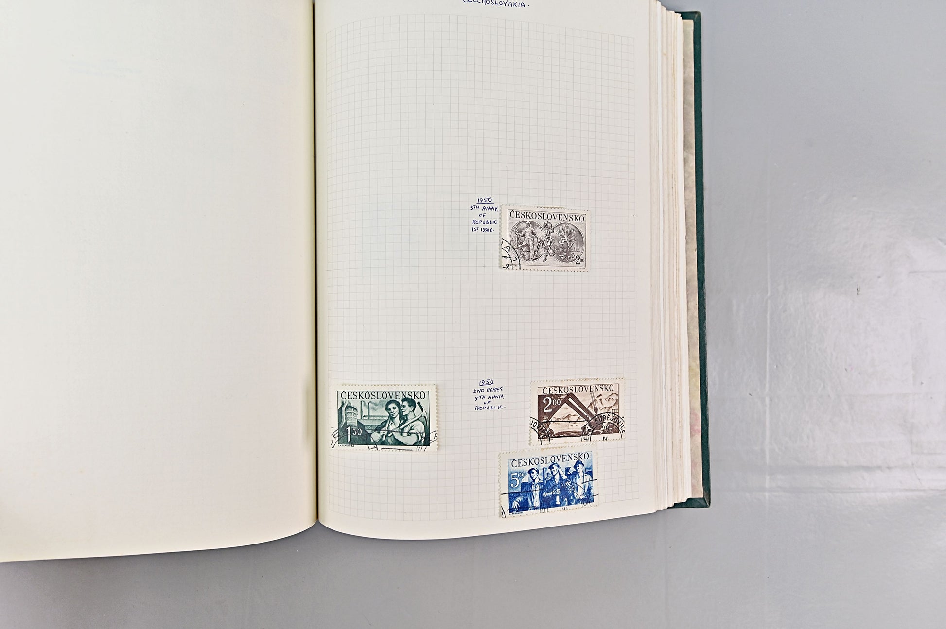 6618 World Stamp Album. Early to Modern. Ireland, Denmark, Czech. 73 Images