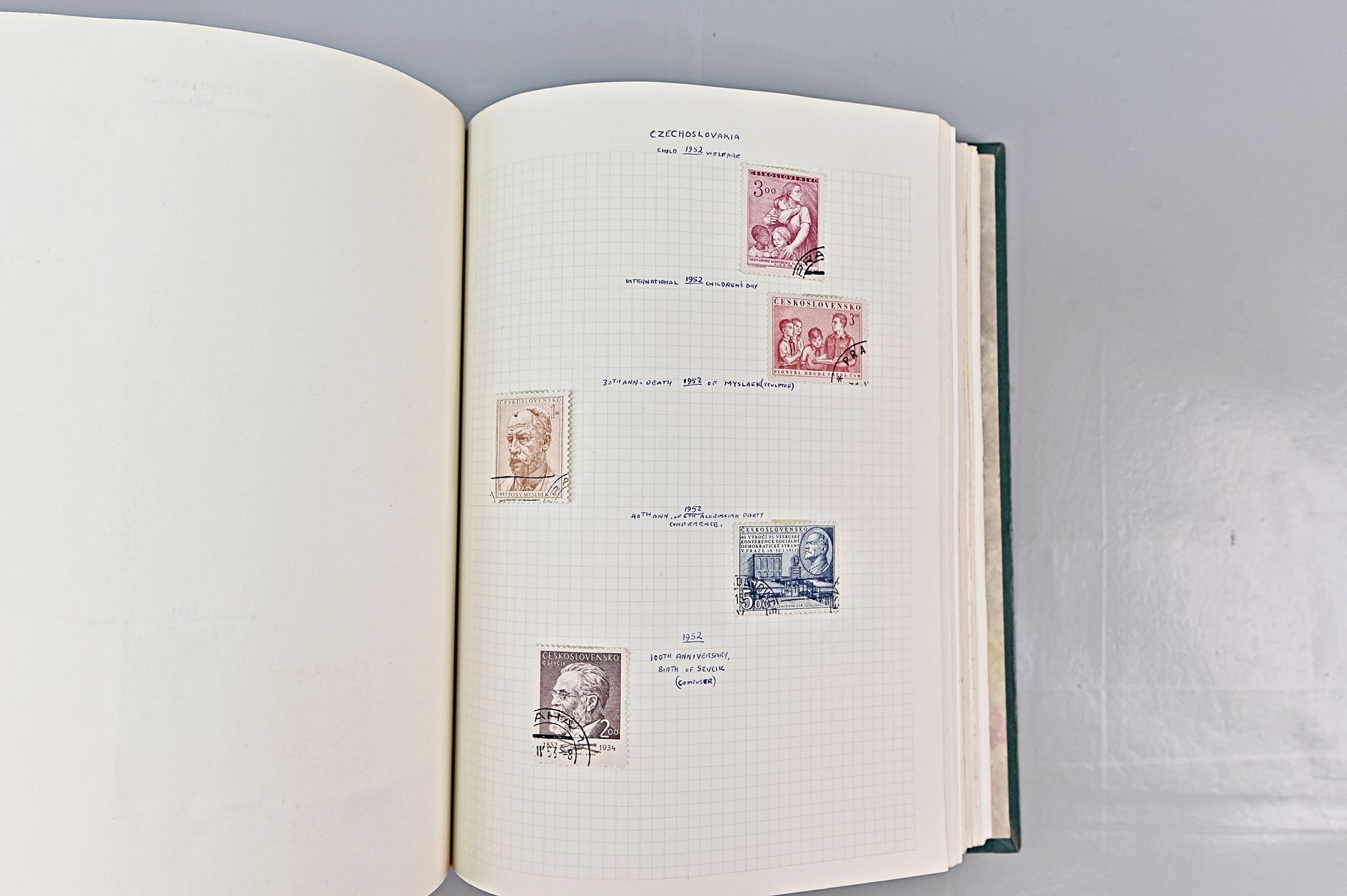 6618 World Stamp Album. Early to Modern. Ireland, Denmark, Czech. 73 Images