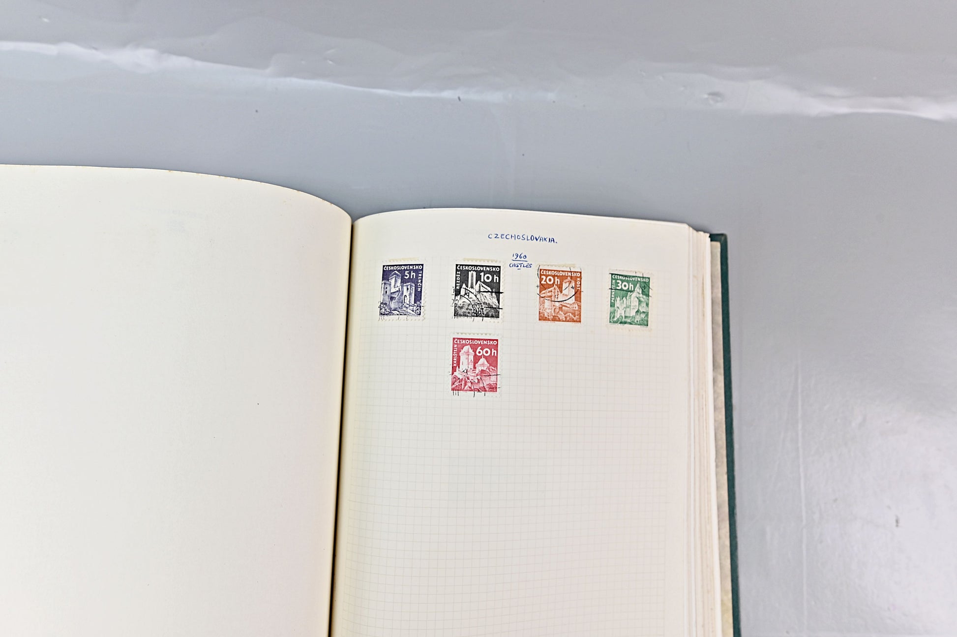 6618 World Stamp Album. Early to Modern. Ireland, Denmark, Czech. 73 Images