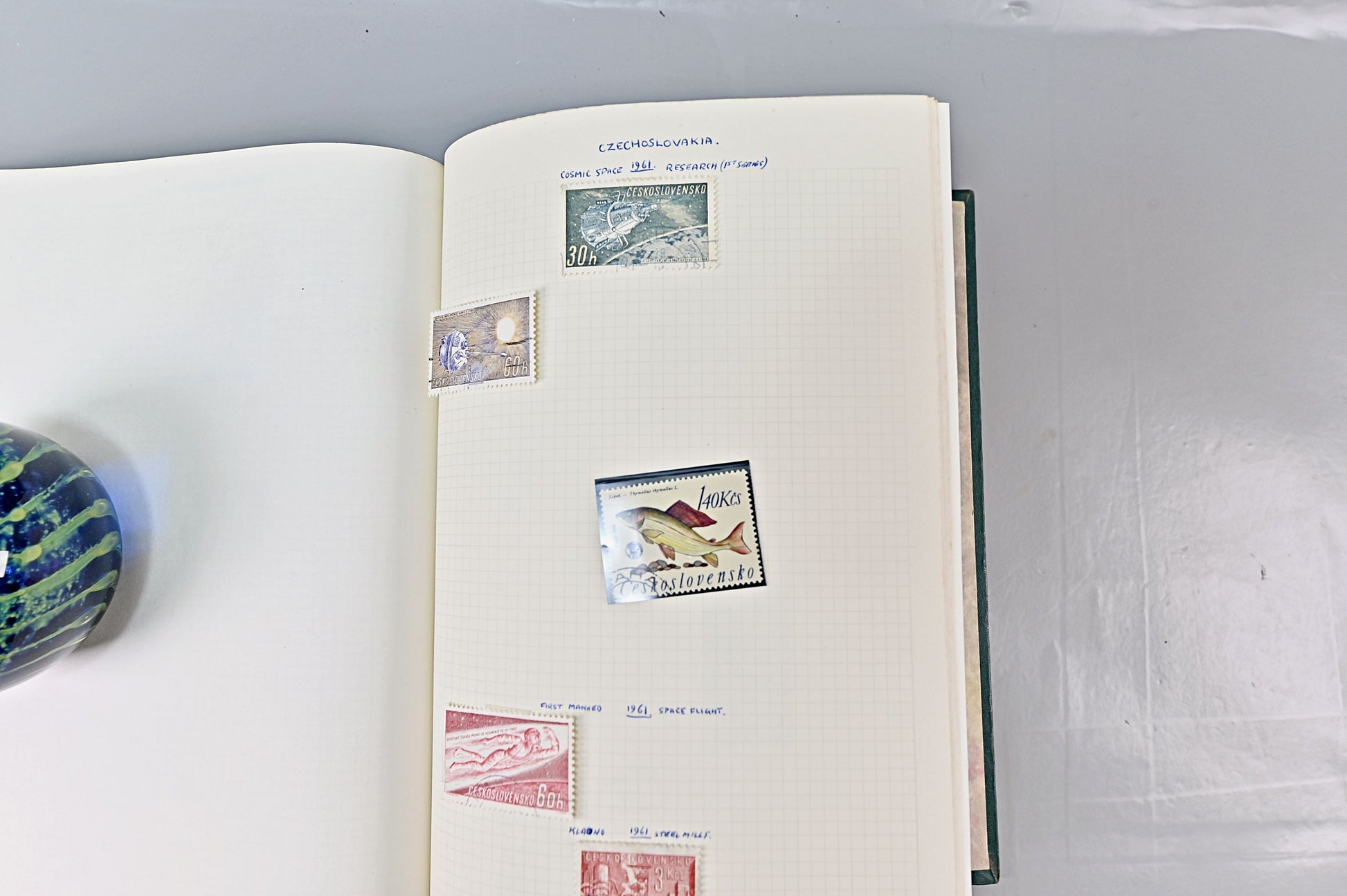 6618 World Stamp Album. Early to Modern. Ireland, Denmark, Czech. 73 Images