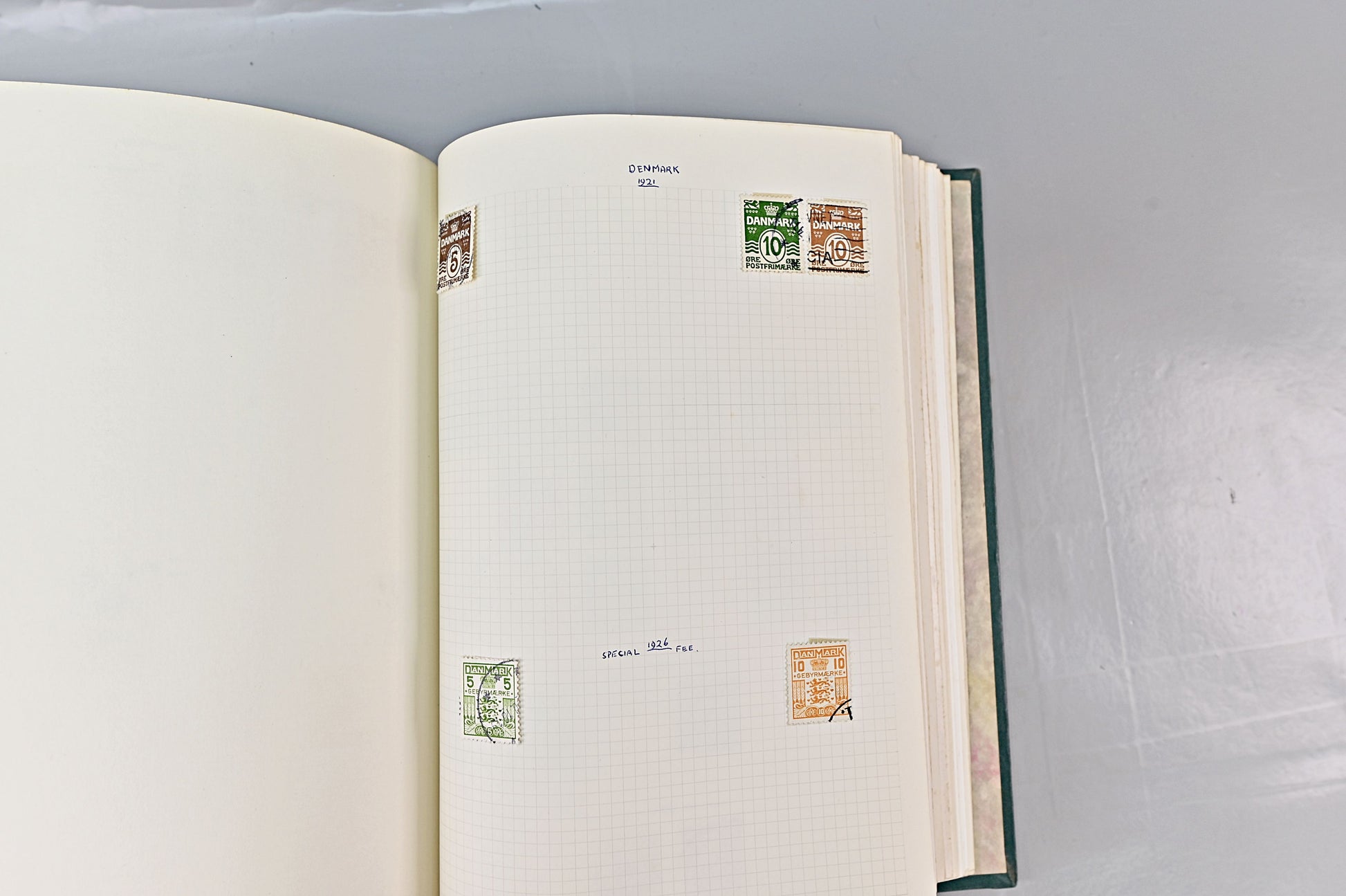 6618 World Stamp Album. Early to Modern. Ireland, Denmark, Czech. 73 Images