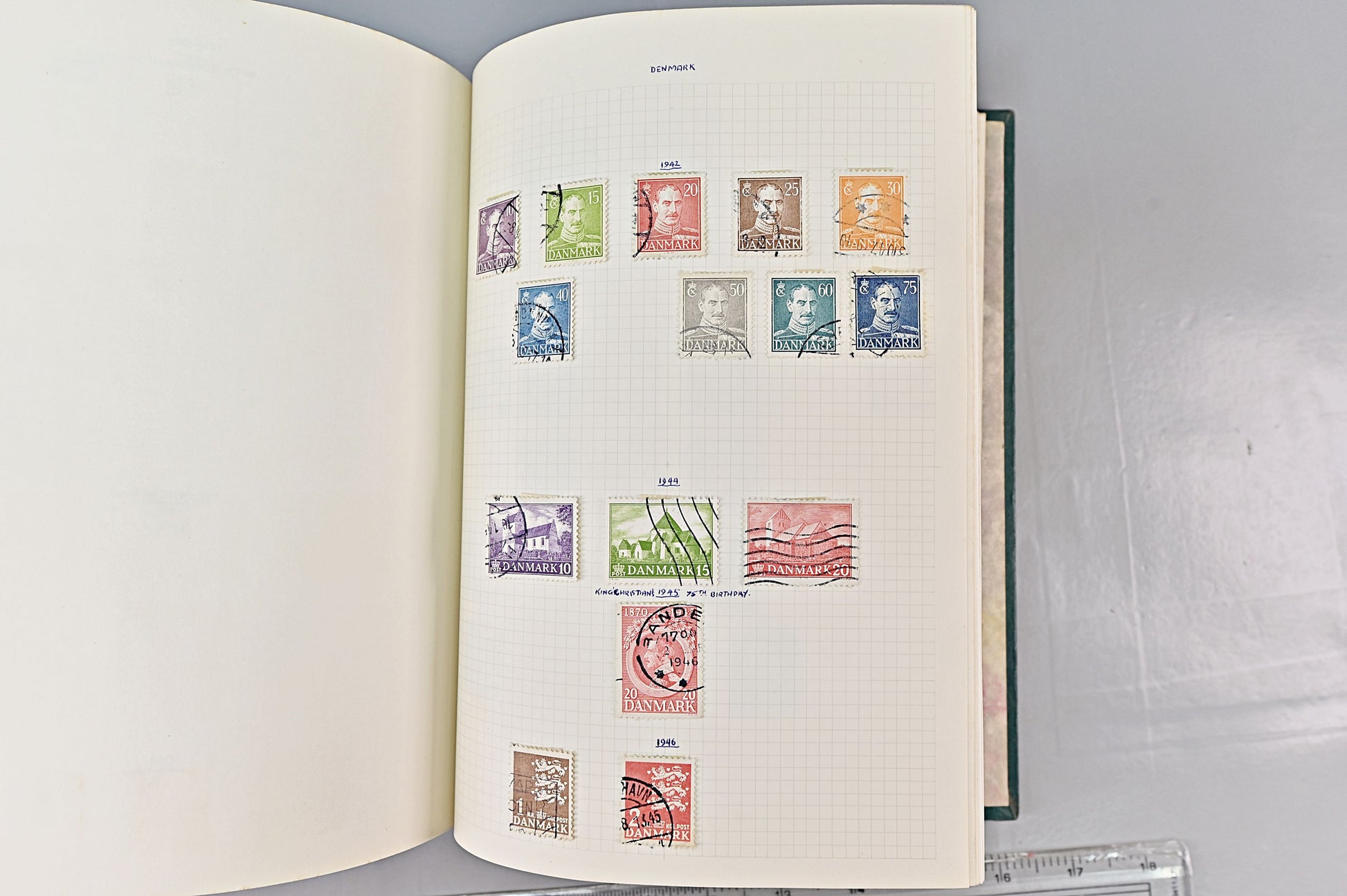 6618 World Stamp Album. Early to Modern. Ireland, Denmark, Czech. 73 Images