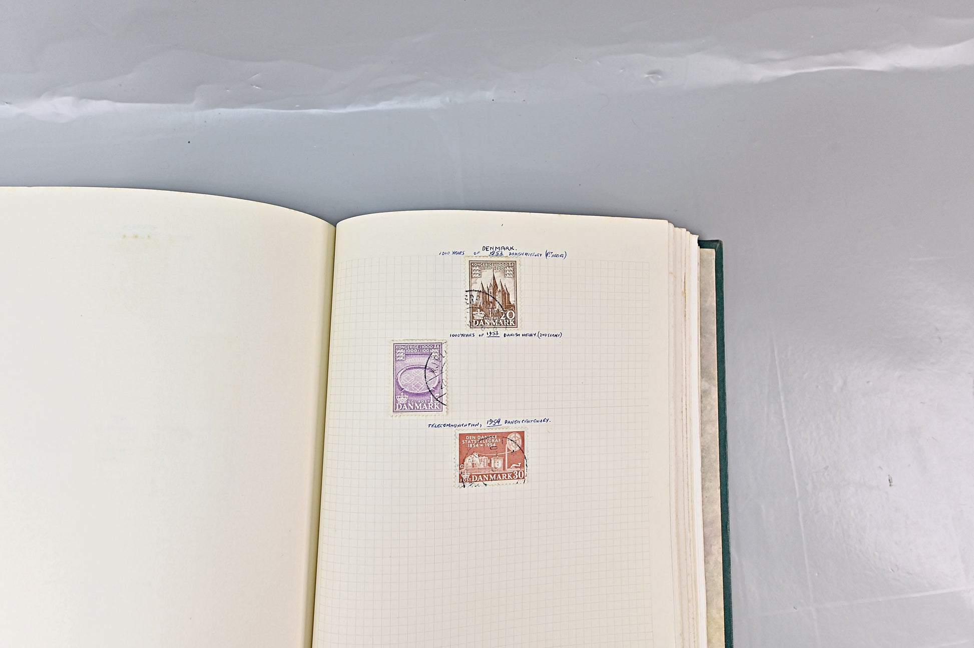 6618 World Stamp Album. Early to Modern. Ireland, Denmark, Czech. 73 Images