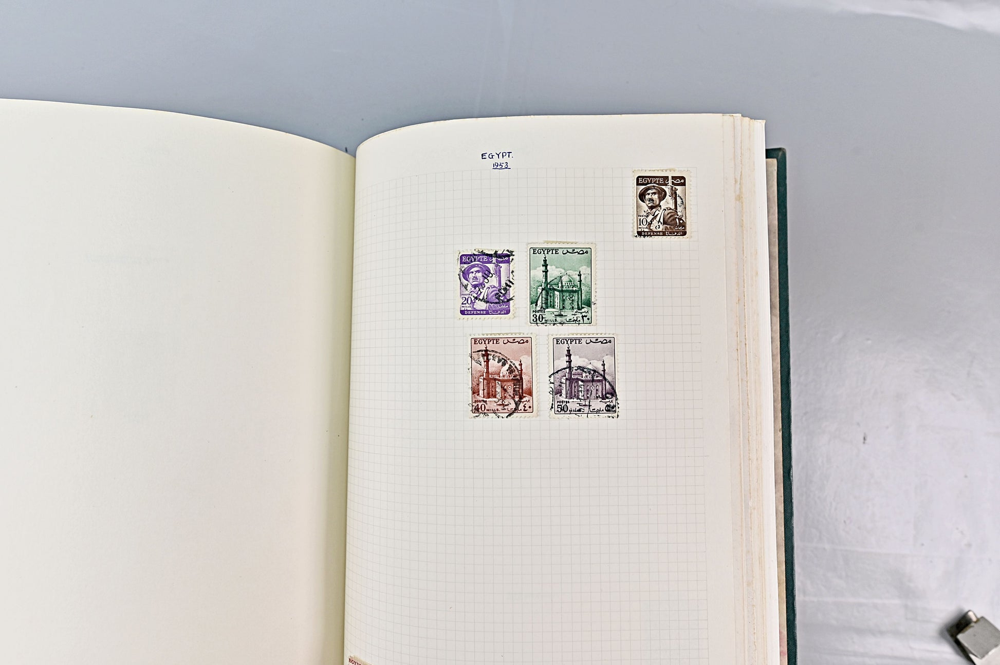 6618 World Stamp Album. Early to Modern. Ireland, Denmark, Czech. 73 Images