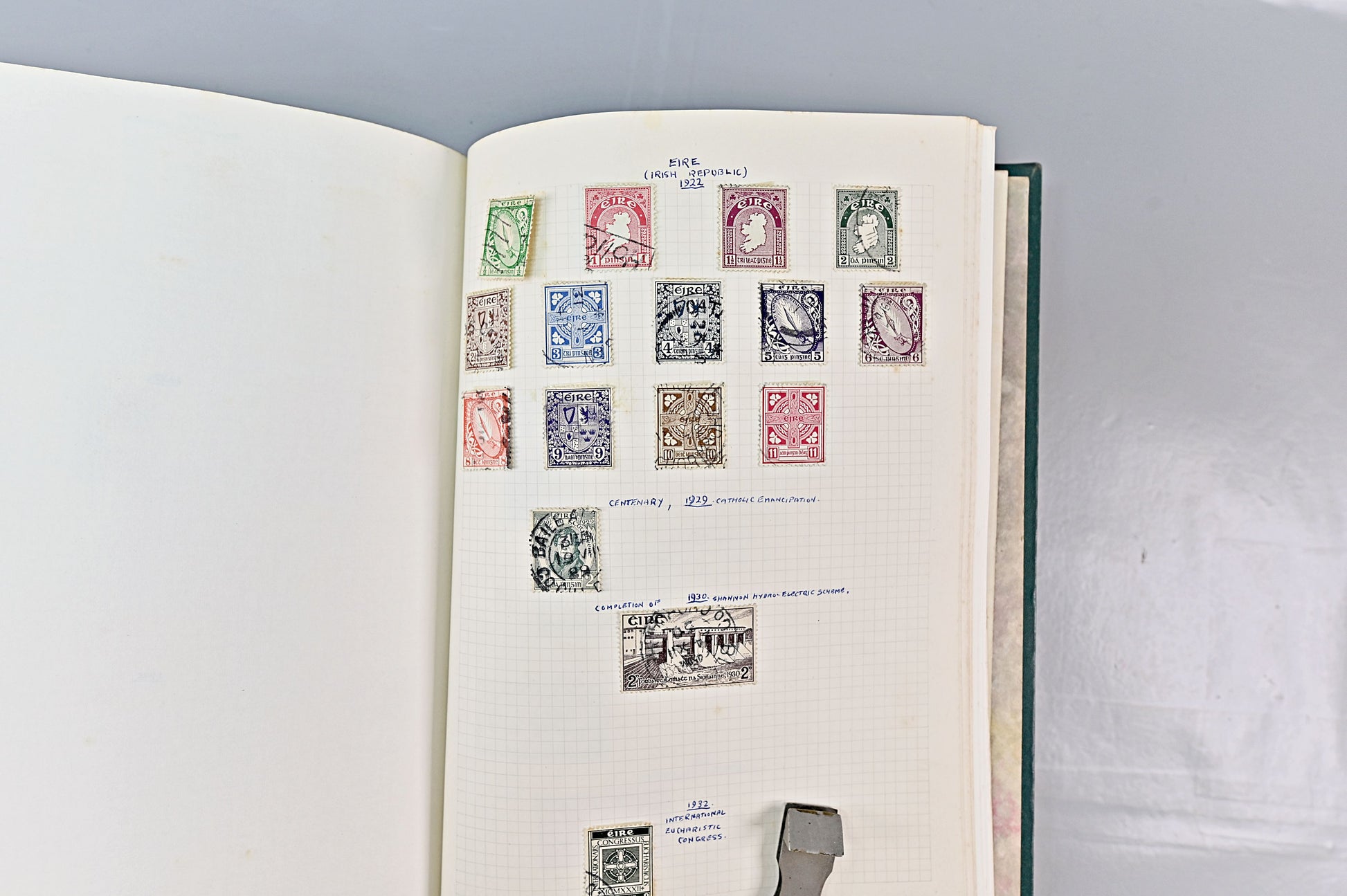 6618 World Stamp Album. Early to Modern. Ireland, Denmark, Czech. 73 Images