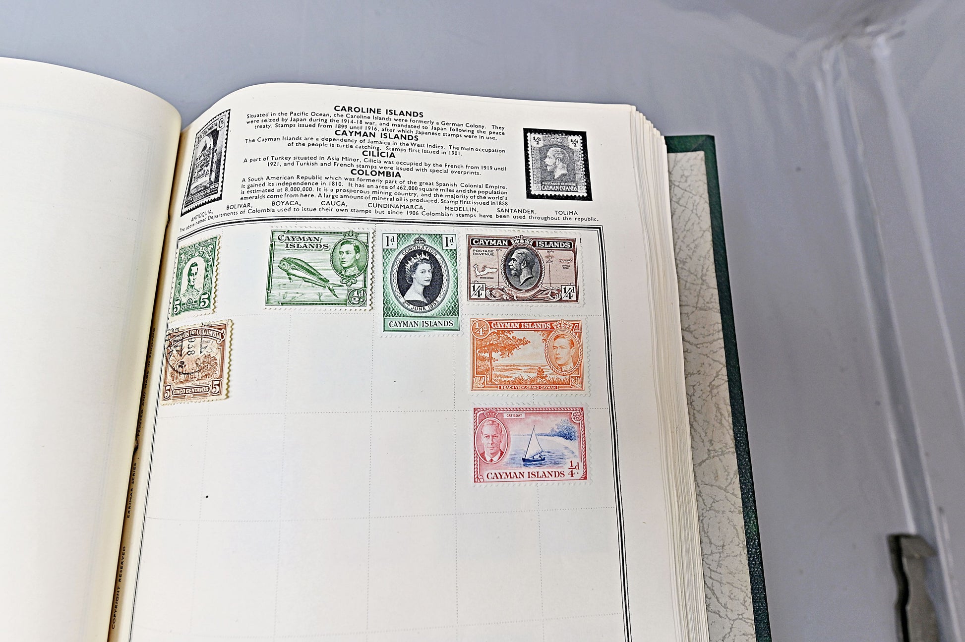 6623 World Stamp Collection. Much Early. Unchecked. Better Seen. 137 Images