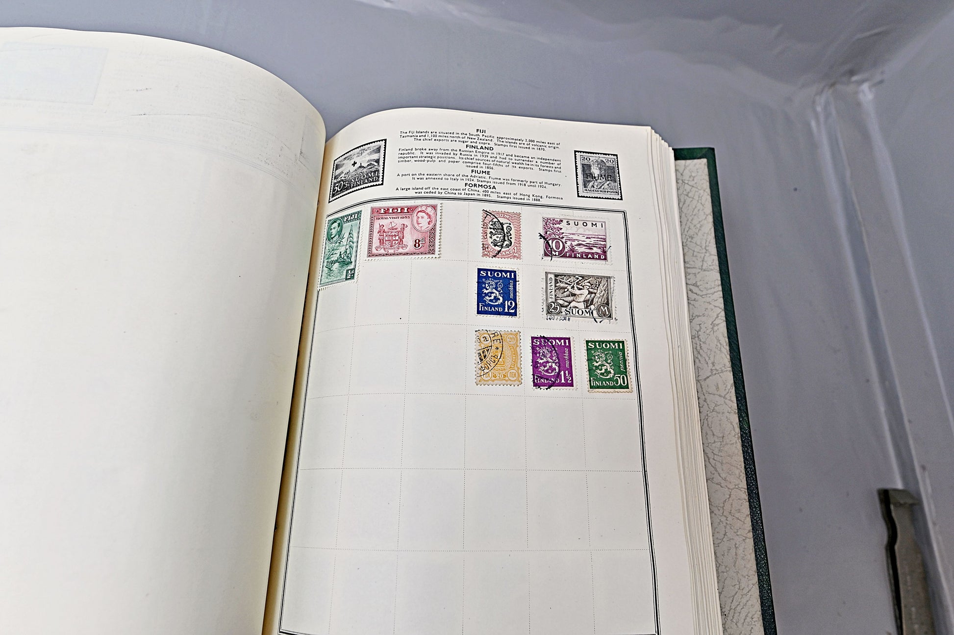 6623 World Stamp Collection. Much Early. Unchecked. Better Seen. 137 Images